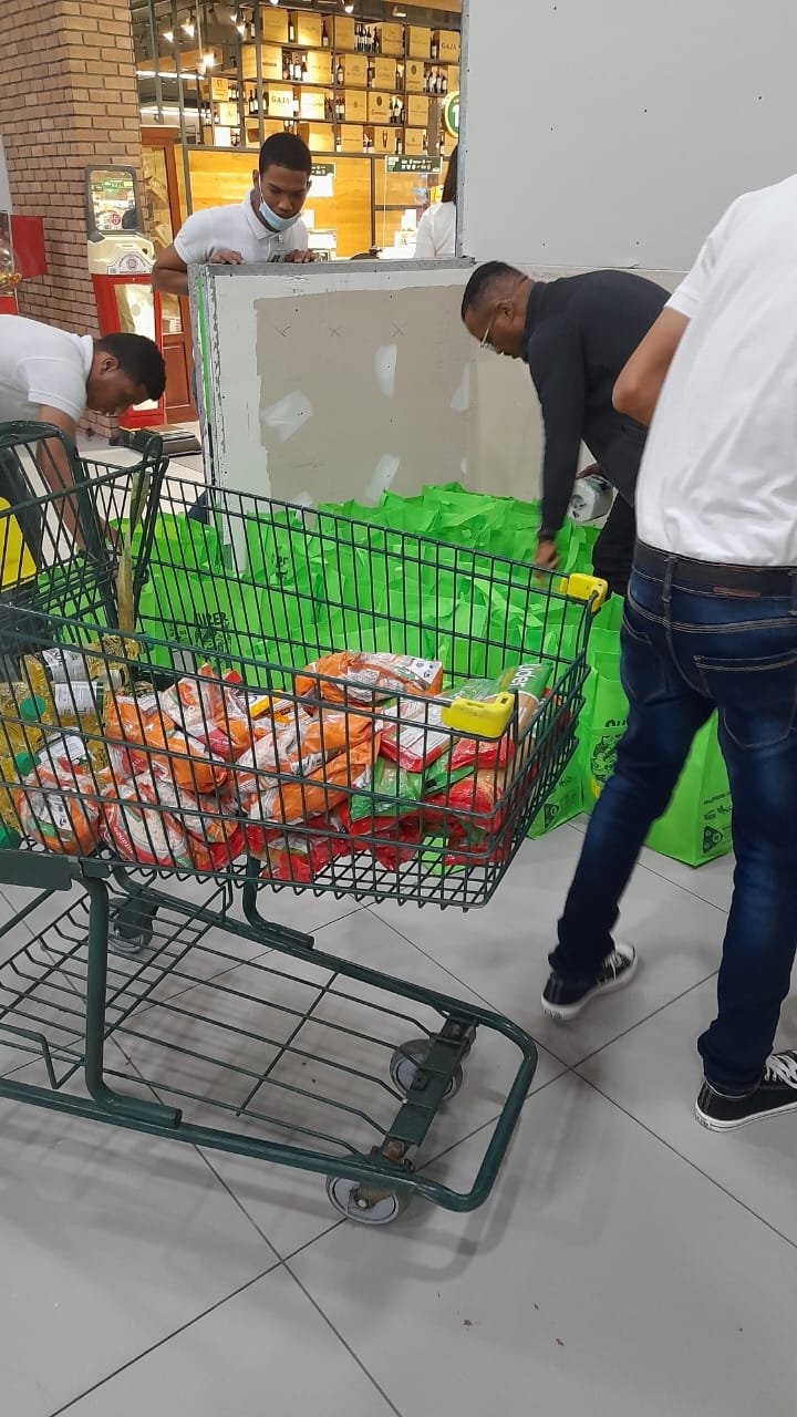 Preparación de alimentos para jornadas de ayuda comunitaria
